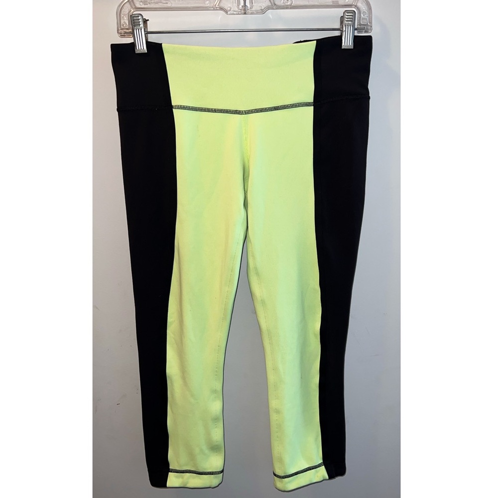 Lululemon Athletica Wunder Under crops size 8